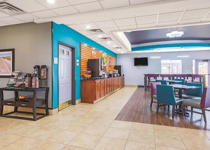 La Quinta By Wyndham Airport / Expo Square 3*