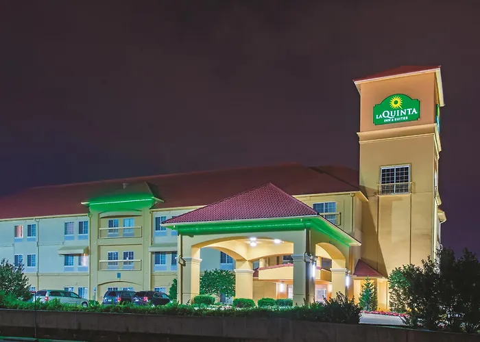 Hotel La Quinta By Wyndham Airport / Expo Square Tulsa