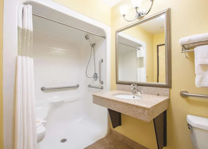 La Quinta By Wyndham Airport / Expo Square