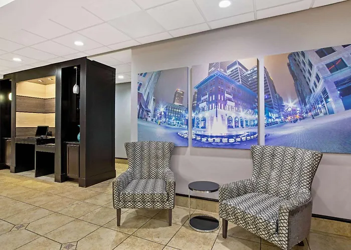Hotel La Quinta By Wyndham Airport / Expo Square 3*