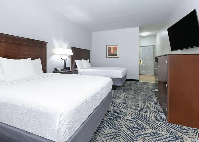 La Quinta By Wyndham Airport / Expo Square Hotel 3*
