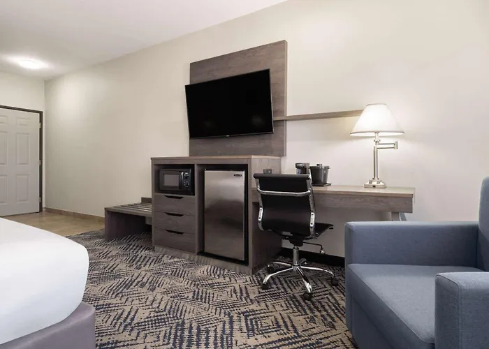 La Quinta By Wyndham Airport / Expo Square Hotel 3*