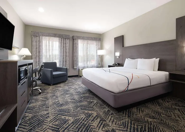 Hotel La Quinta By Wyndham Airport / Expo Square 3*