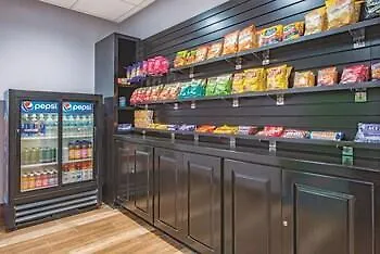 Hotel La Quinta By Wyndham Airport / Expo Square Tulsa