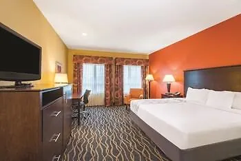 Hotel La Quinta By Wyndham Airport / Expo Square 3*
