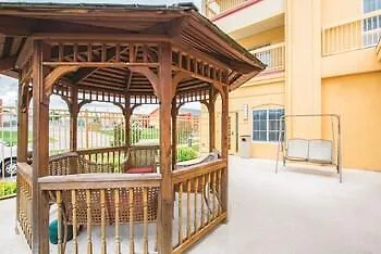 La Quinta By Wyndham Airport / Expo Square Hotel