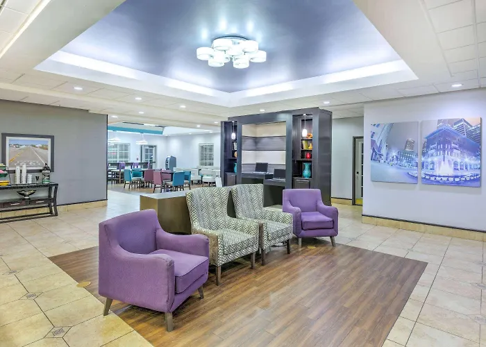 La Quinta By Wyndham Airport / Expo Square Hotel 3*