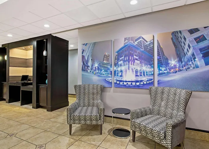 Hotel La Quinta By Wyndham Airport / Expo Square Tulsa