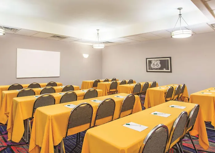 La Quinta By Wyndham Airport / Expo Square Hotel 3*