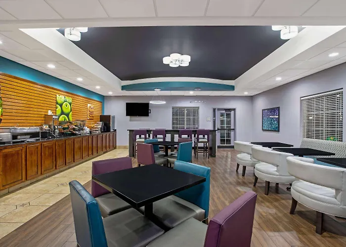 La Quinta By Wyndham Airport / Expo Square Tulsa