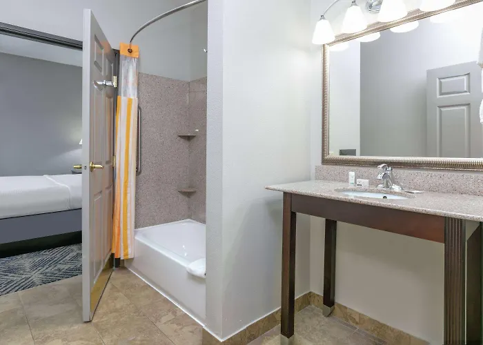 Hotel La Quinta By Wyndham Airport / Expo Square 3*