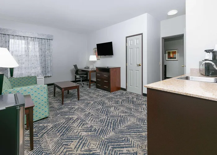 Hotel La Quinta By Wyndham Airport / Expo Square 3*
