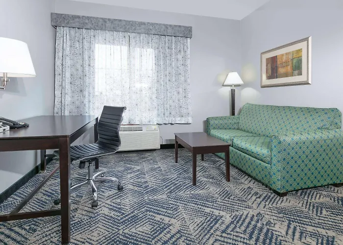 La Quinta By Wyndham Airport / Expo Square Hotel 3*