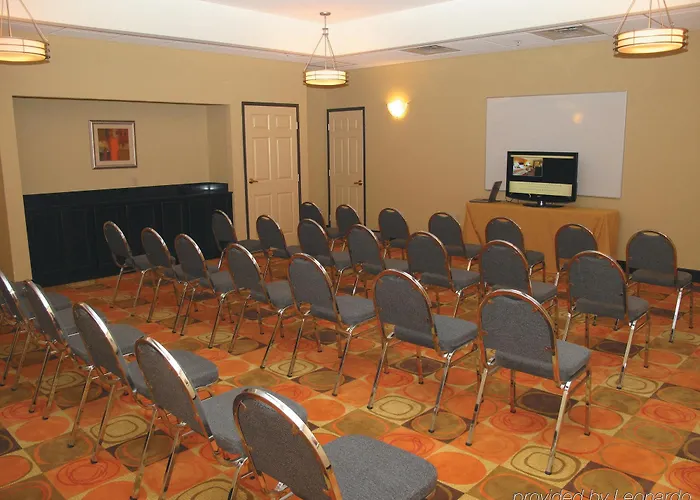 Hotel La Quinta By Wyndham Airport / Expo Square Tulsa