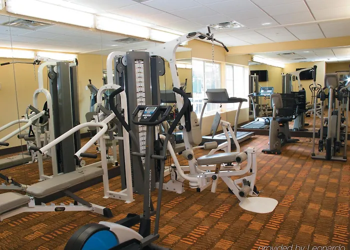 Hotel La Quinta By Wyndham Airport / Expo Square 3*