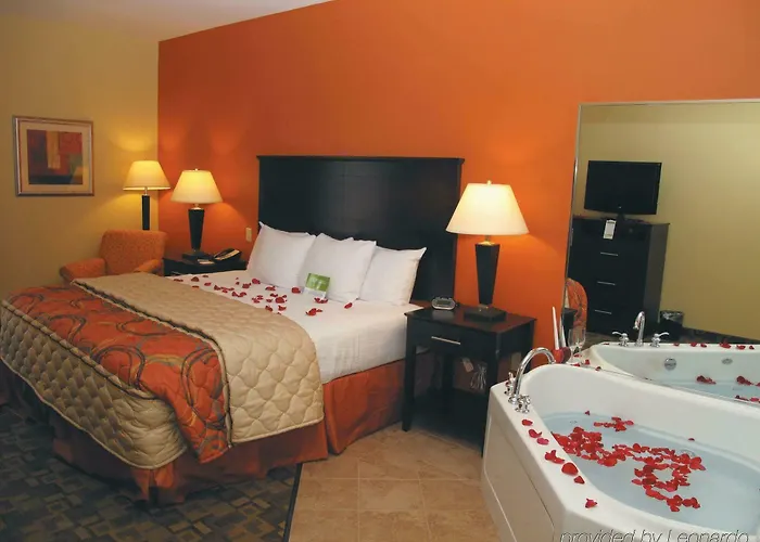 La Quinta By Wyndham Airport / Expo Square