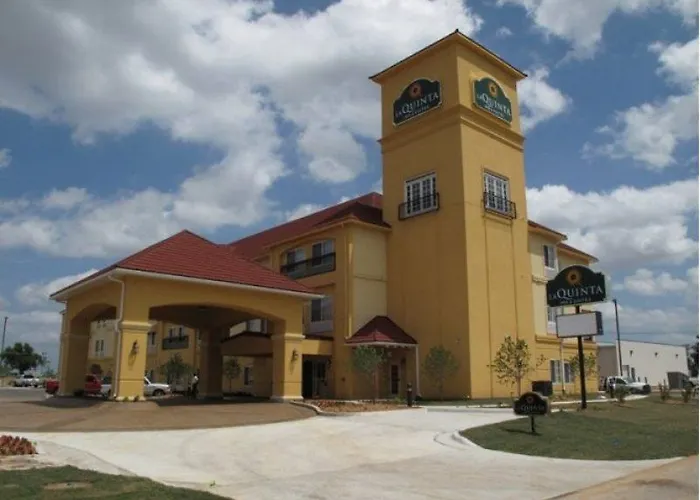 Hotel La Quinta By Wyndham Airport / Expo Square